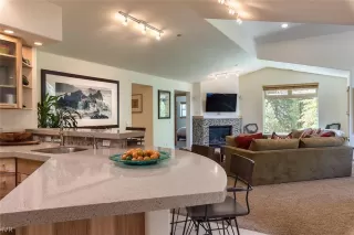 Photo #5: 1001011 Listing