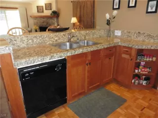 Photo #5: 1001040 Listing