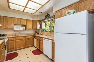 Photo #6: 1001102 Listing