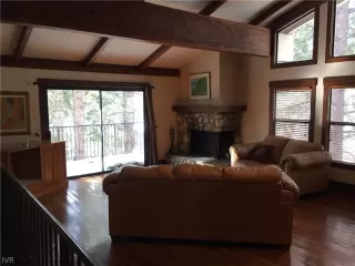 Photo #4: 1001189 Listing