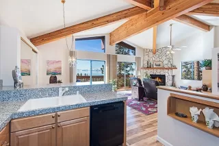 Photo #6: 1001201 Listing