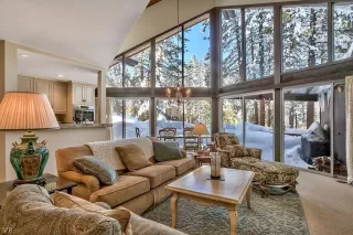 More Details about MLS # 1001232 : 982 FAIRWAY PARK DRIVE 4