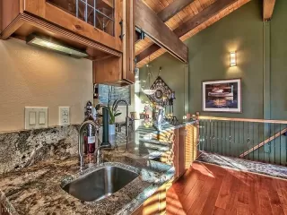 Photo #5: 1001282 Listing