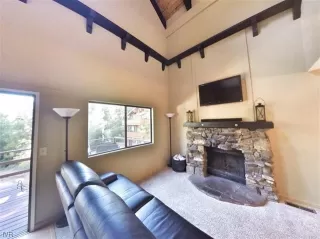 Photo #4: 1001367 Listing