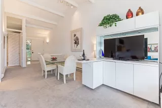 Photo #4: 1002400 Listing