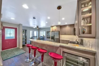 Photo #6: 1002403 Listing