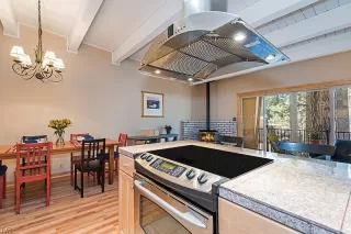 Photo #6: 1002415 Listing