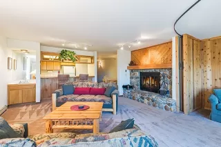 Photo #3: 1002417 Listing