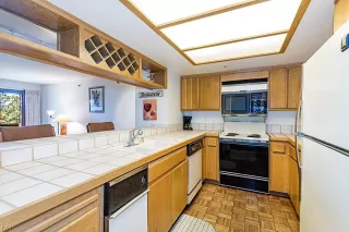 Photo #5: 1002417 Listing