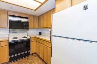 Photo #6: 1002417 Listing