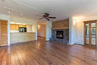 Photo #4: 1002439 Listing