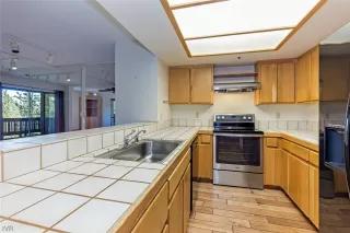 Photo #6: 1002439 Listing