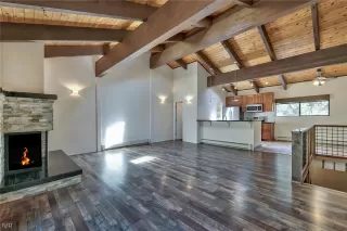 Photo #4: 1002472 Listing