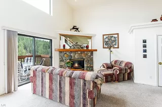 Photo #4: 1002474 Listing