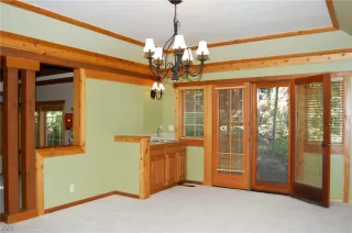 Photo #6: 1002502 Listing