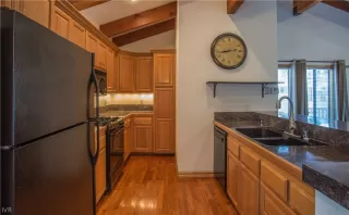 Photo #6: 1002505 Listing