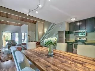 Photo #3: 1002547 Listing