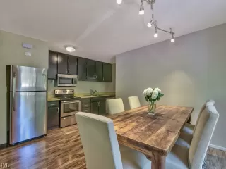 Photo #4: 1002547 Listing