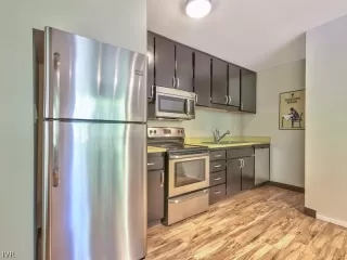 Photo #5: 1002547 Listing