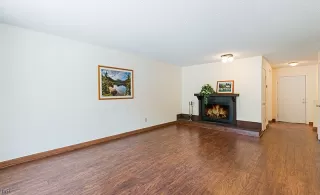 Photo #4: 1002548 Listing