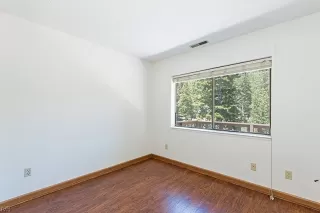 Photo #5: 1002548 Listing