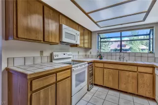 Photo #5: 1002584 Listing