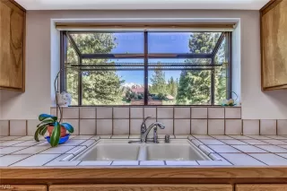 Photo #6: 1002584 Listing