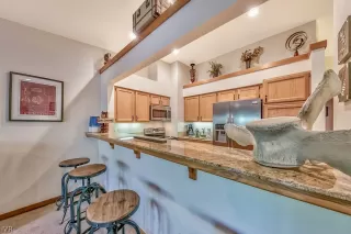 Photo #5: 1002587 Listing