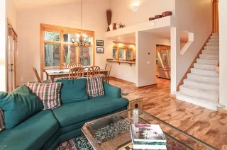 Photo #2: 1002589 Listing