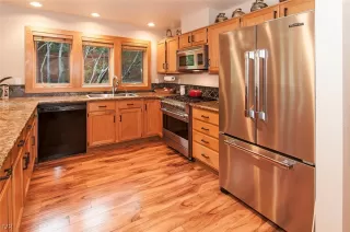 Photo #6: 1002589 Listing