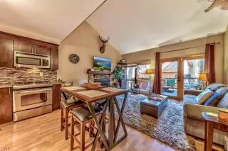 Photo #2: 1002595 Listing