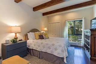 Photo #6: 1002650 Listing