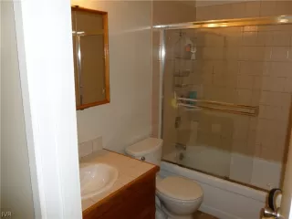 Photo #5: 1002687 Listing