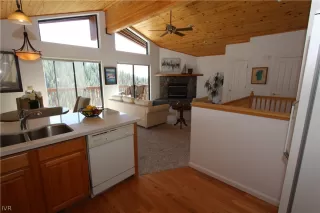 Photo #4: 1002701 Listing