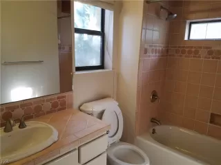 Photo #5: 1002772 Listing