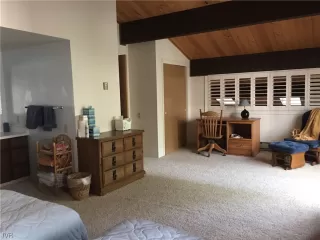 Photo #6: 1002783 Listing