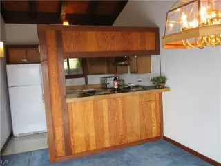 Photo #6: 1002785 Listing