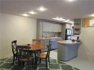 Photo #5: 1002825 Listing