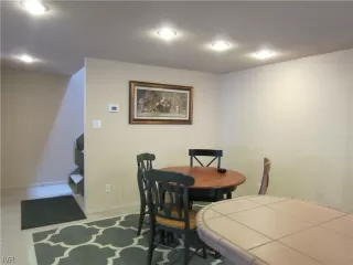 Photo #6: 1002825 Listing