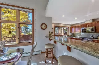 Photo #6: 1002868 Listing