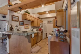 Photo #5: 1002912 Listing