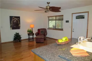 Photo #3: 1002921 Listing