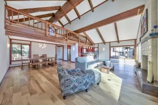 Photo #4: 1002927 Listing