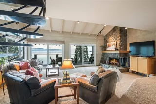 Photo #1: 1002953 Listing