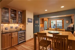 Photo #5: 1004012 Listing