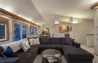 Photo #2: 1004026 Listing