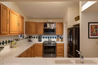 Photo #4: 1004026 Listing