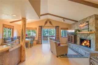 Photo #2: 1004051 Listing