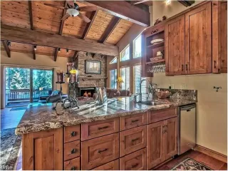 Photo #3: 1004063 Listing