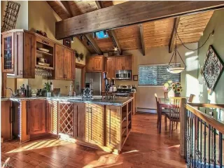 Photo #4: 1004063 Listing